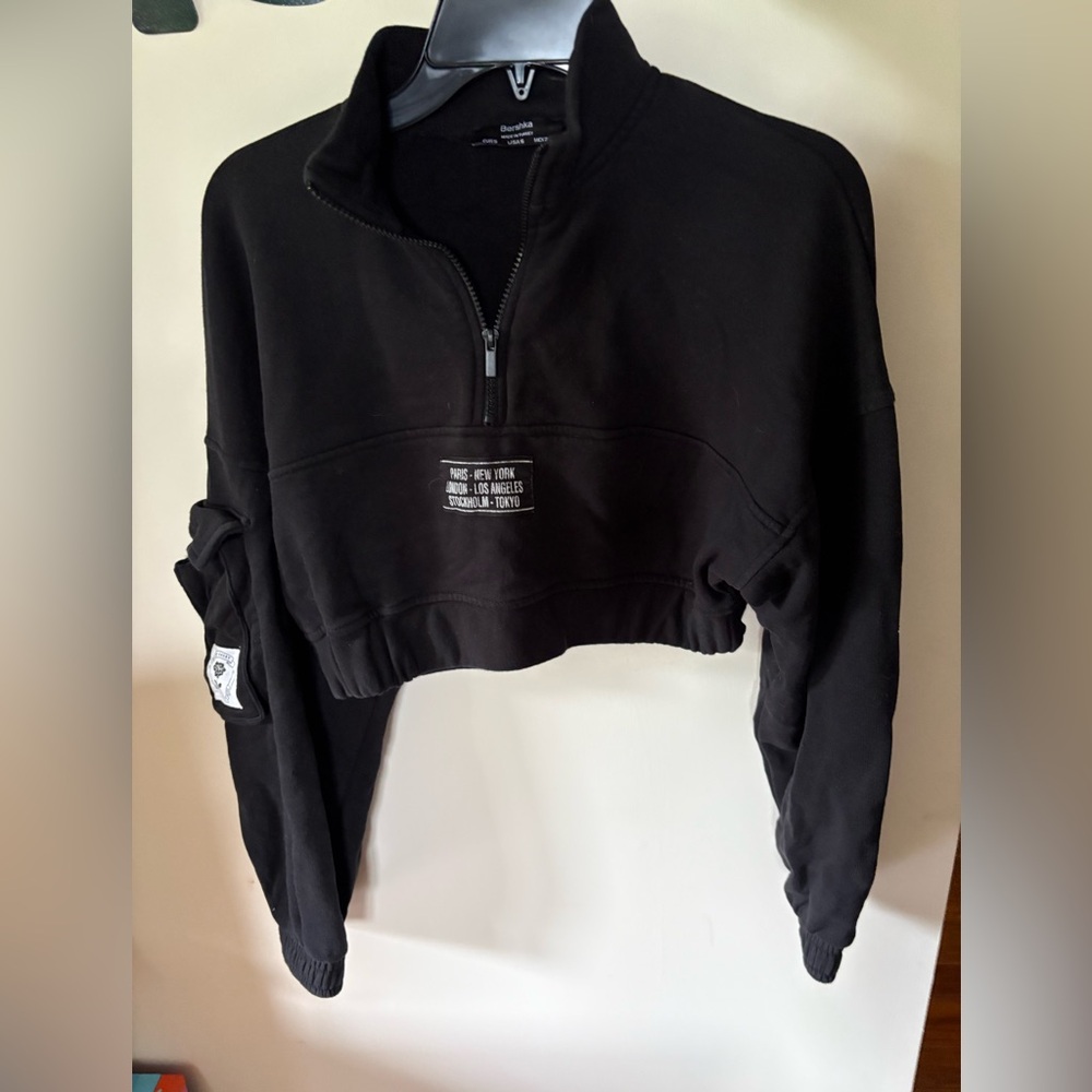 Bershka Black Cropped Zippered Hoodie